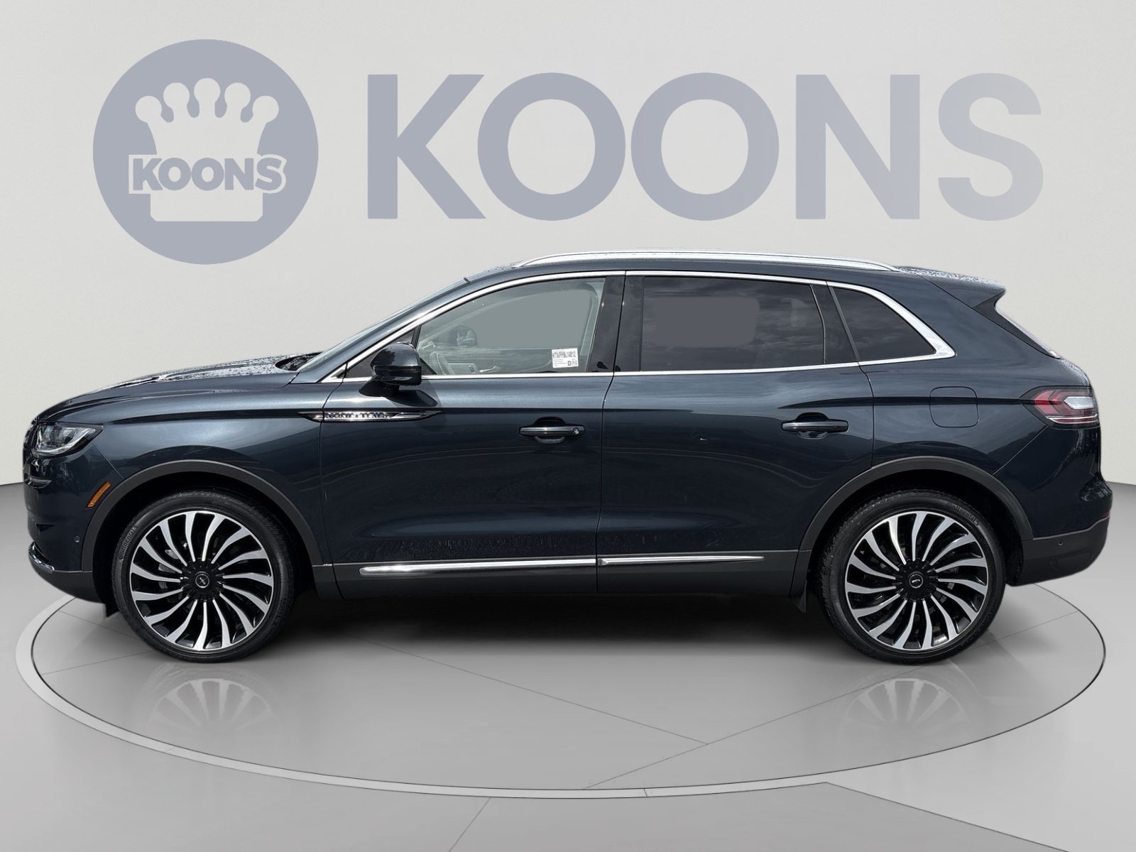 Used 2023 Lincoln Nautilus Black Label w/ Class II Trailer Tow Package AWD/4WD image 2