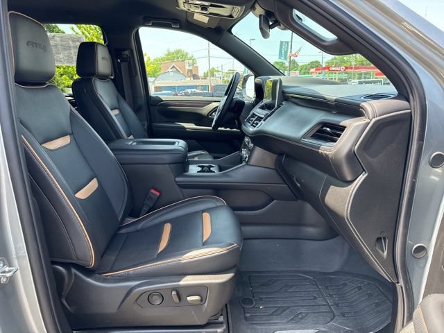 Used 2024 GMC Yukon AT4 w/ Technology Package AWD/4WD image 9