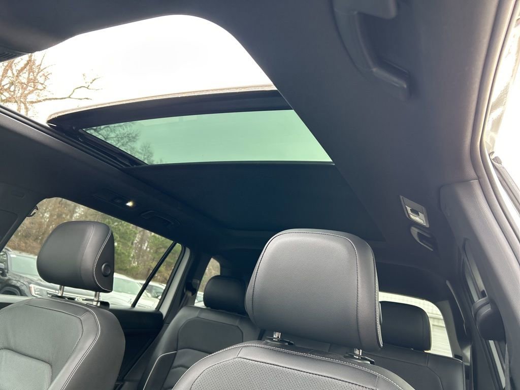 Used 2022 Volkswagen Tiguan SEL R-Line image 32