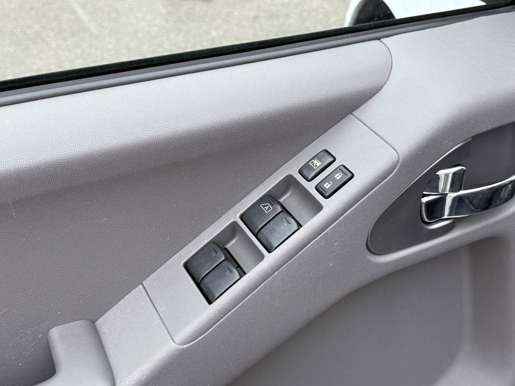 Used 2013 Nissan Frontier Desert Runner image 12