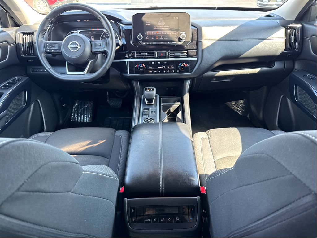 Used 2025 Nissan Pathfinder SV AWD/4WD image 14