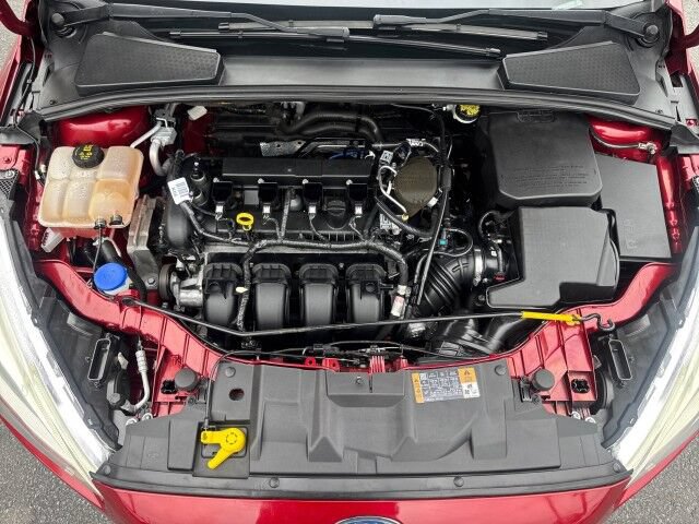 Used 2015 Ford Focus Titanium w/ Titanium Technology Package FWD image 18