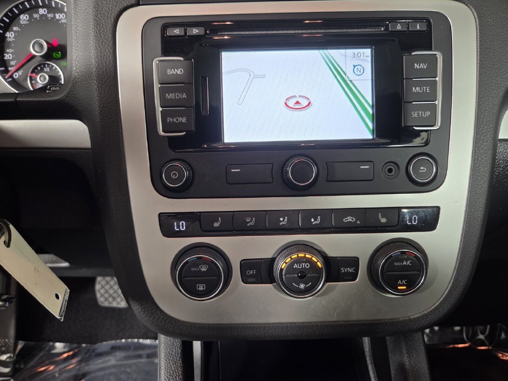 Used 2016 Volkswagen Eos Komfort FWD image 12