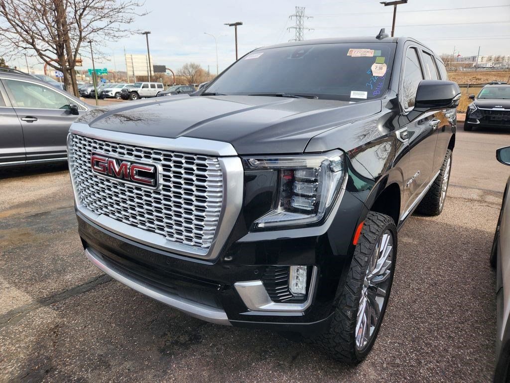 Used 2021 GMC Yukon Denali w/ Advanced Technology Package image 2