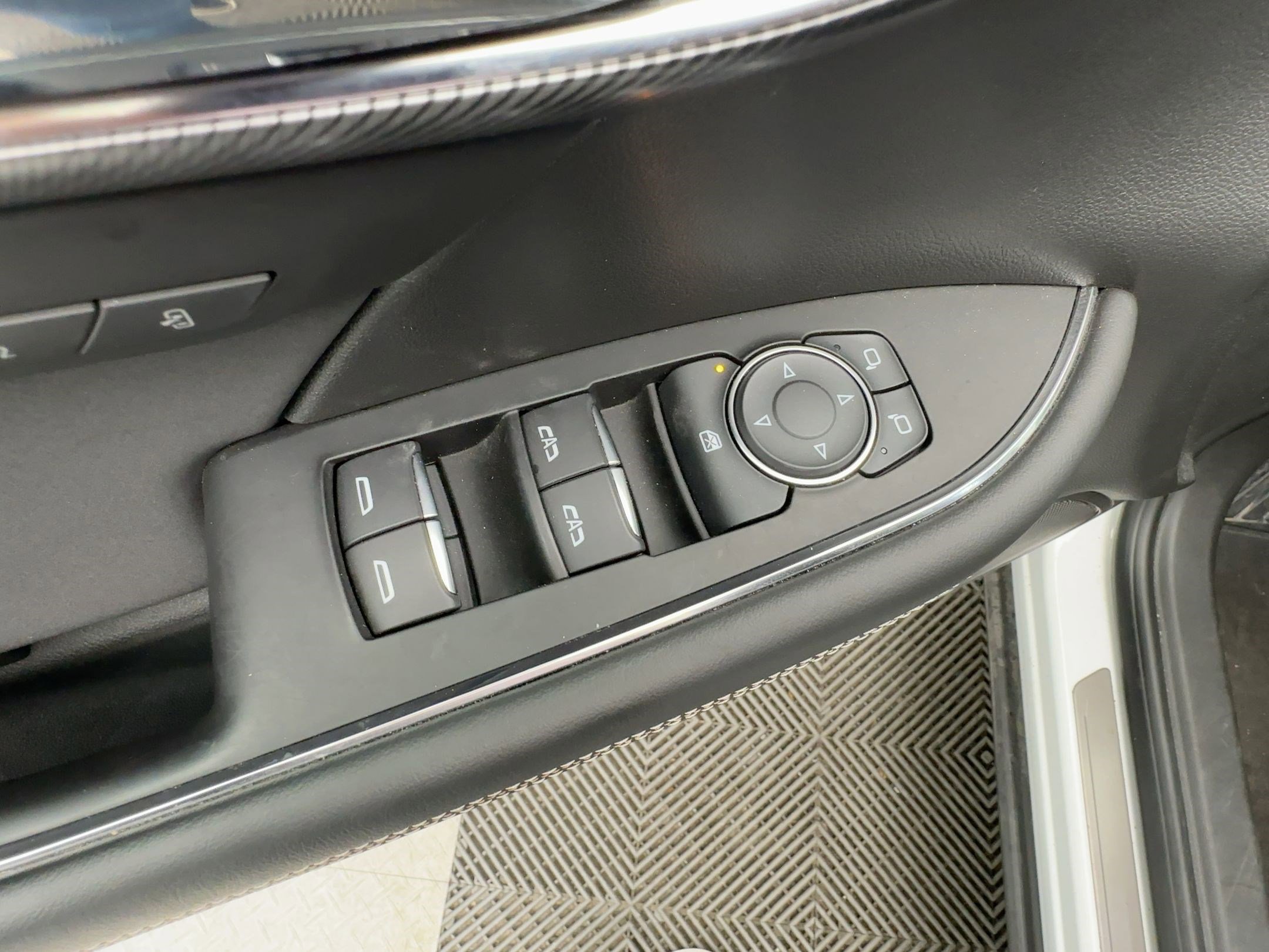 Certified 2025 Buick Envision Sport Touring image 12