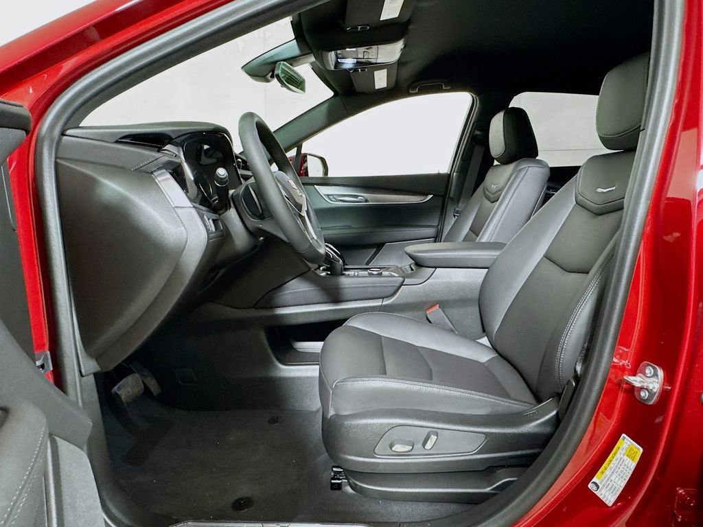 New 2026 Cadillac XT5 Luxury w/ LPO, ONYX Package image 12