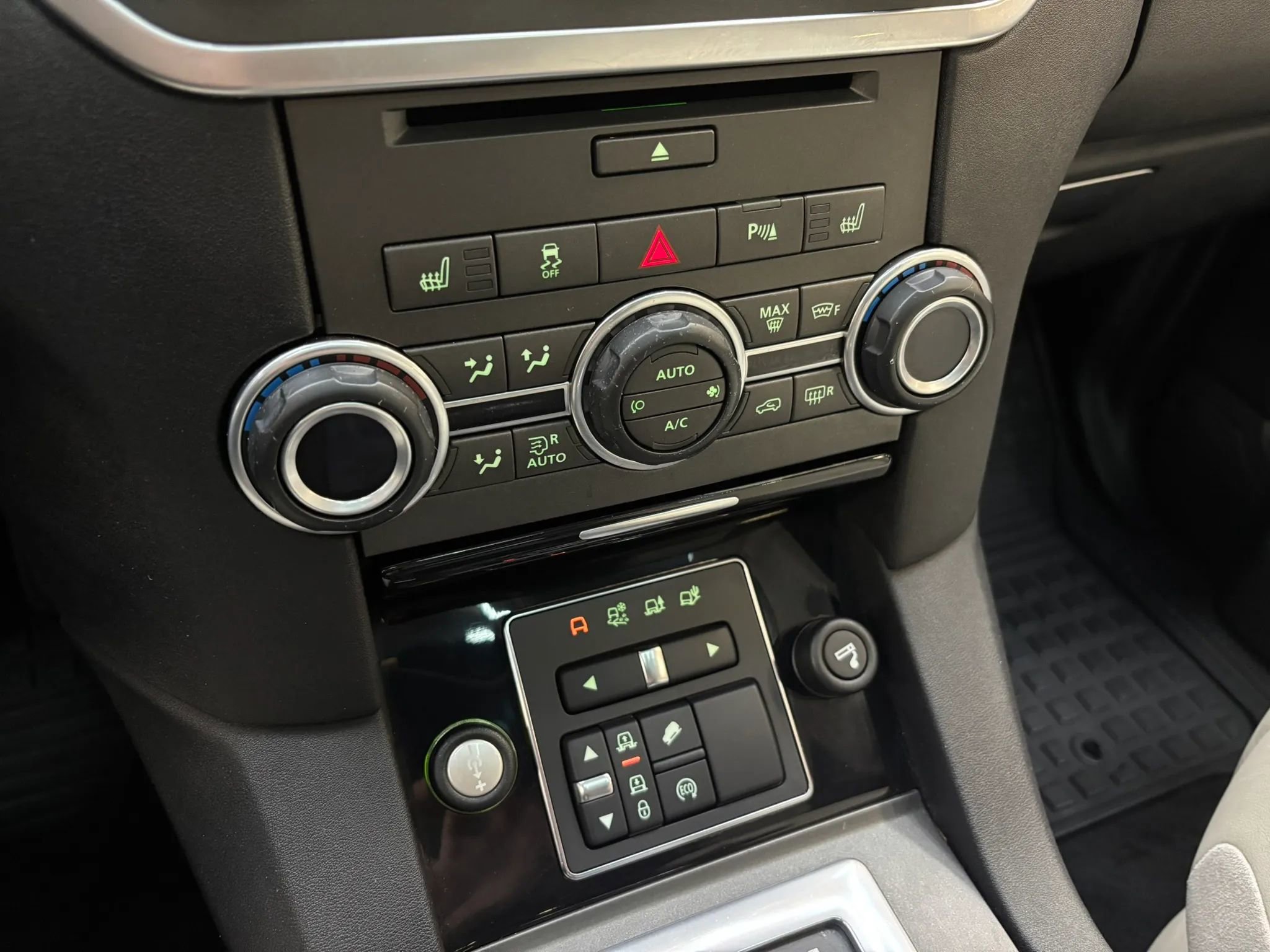 Used 2015 Land Rover LR4 HSE LUX AWD/4WD image 20