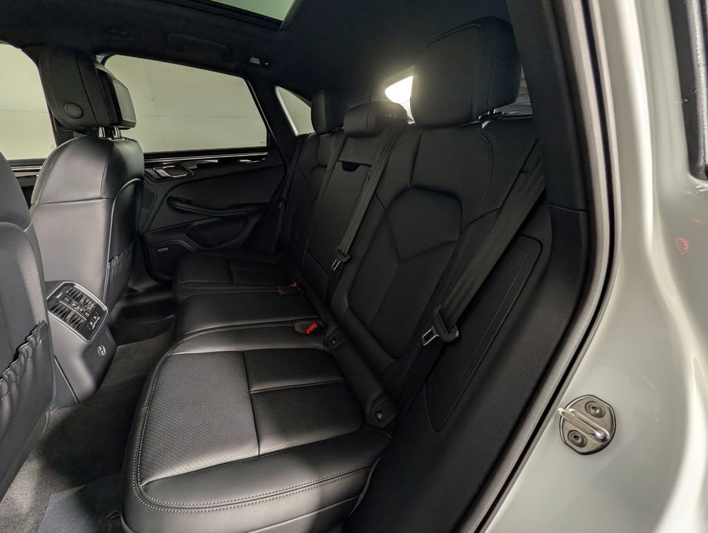 New 2026 Porsche Macan image 24
