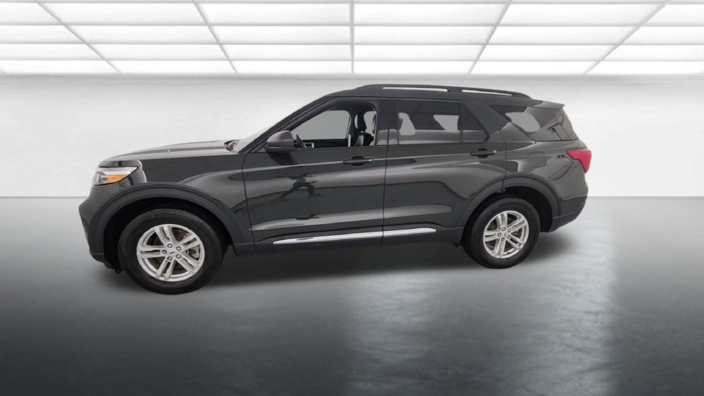 Used 2024 Ford Explorer XLT w/ Equipment Group 202A AWD/4WD image 4