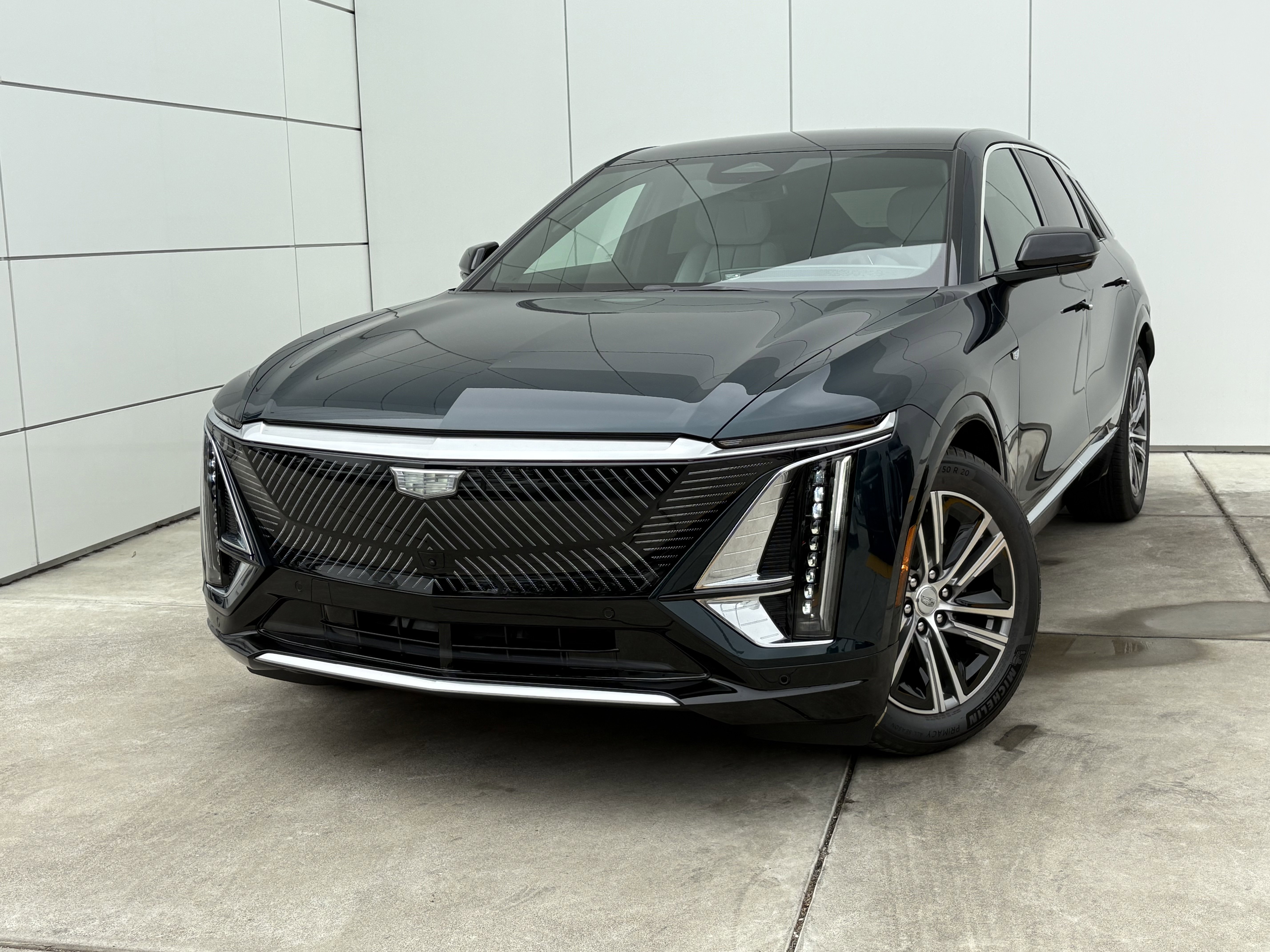 New 2025 Cadillac Lyriq Luxury