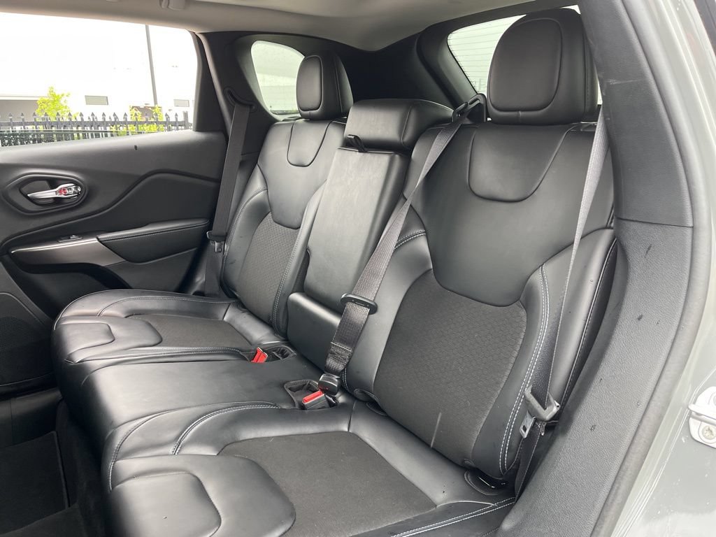 Used 2020 Jeep Cherokee Latitude Plus FWD image 27