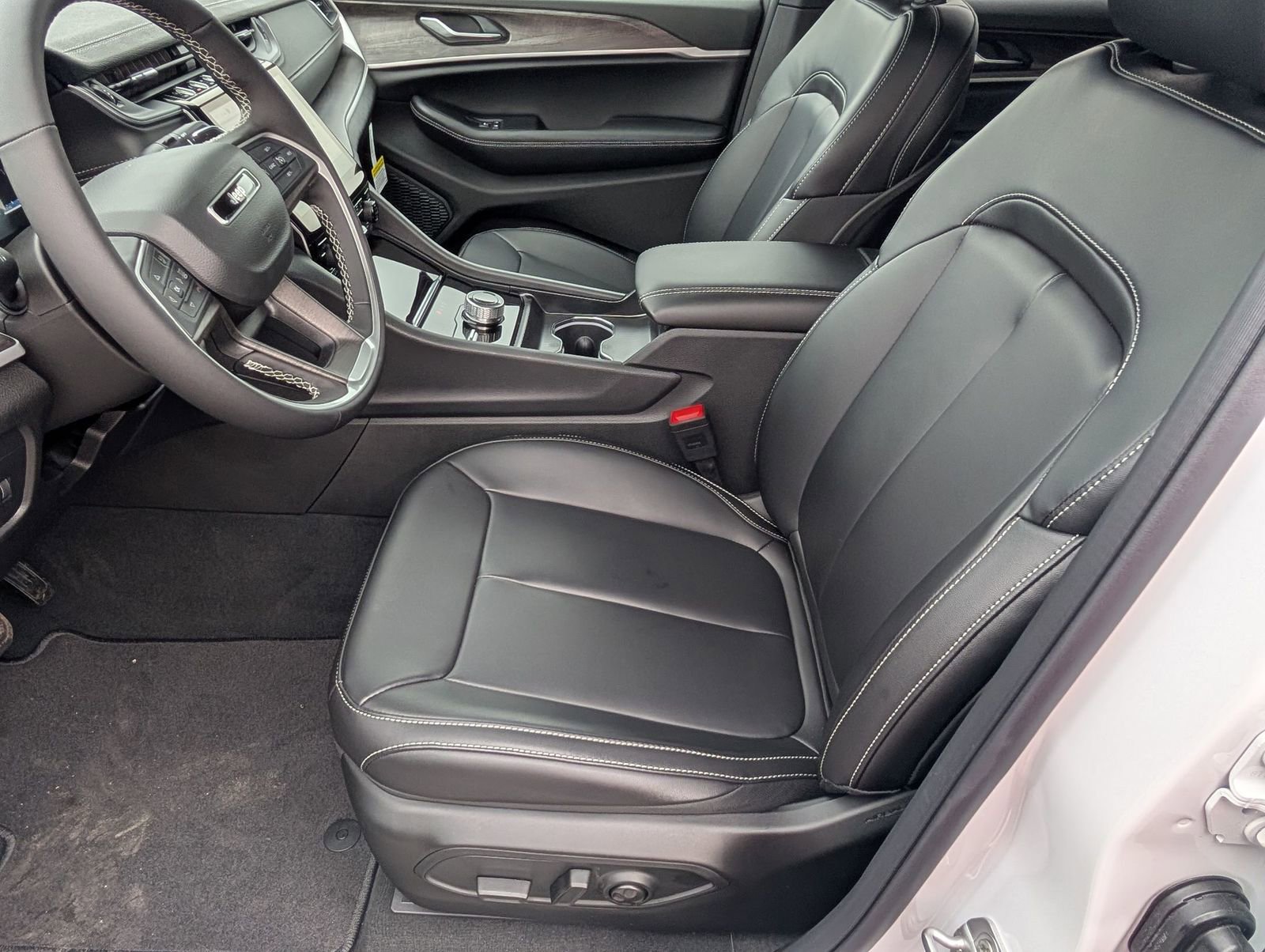 New 2025 Jeep Grand Cherokee L Limited image 9