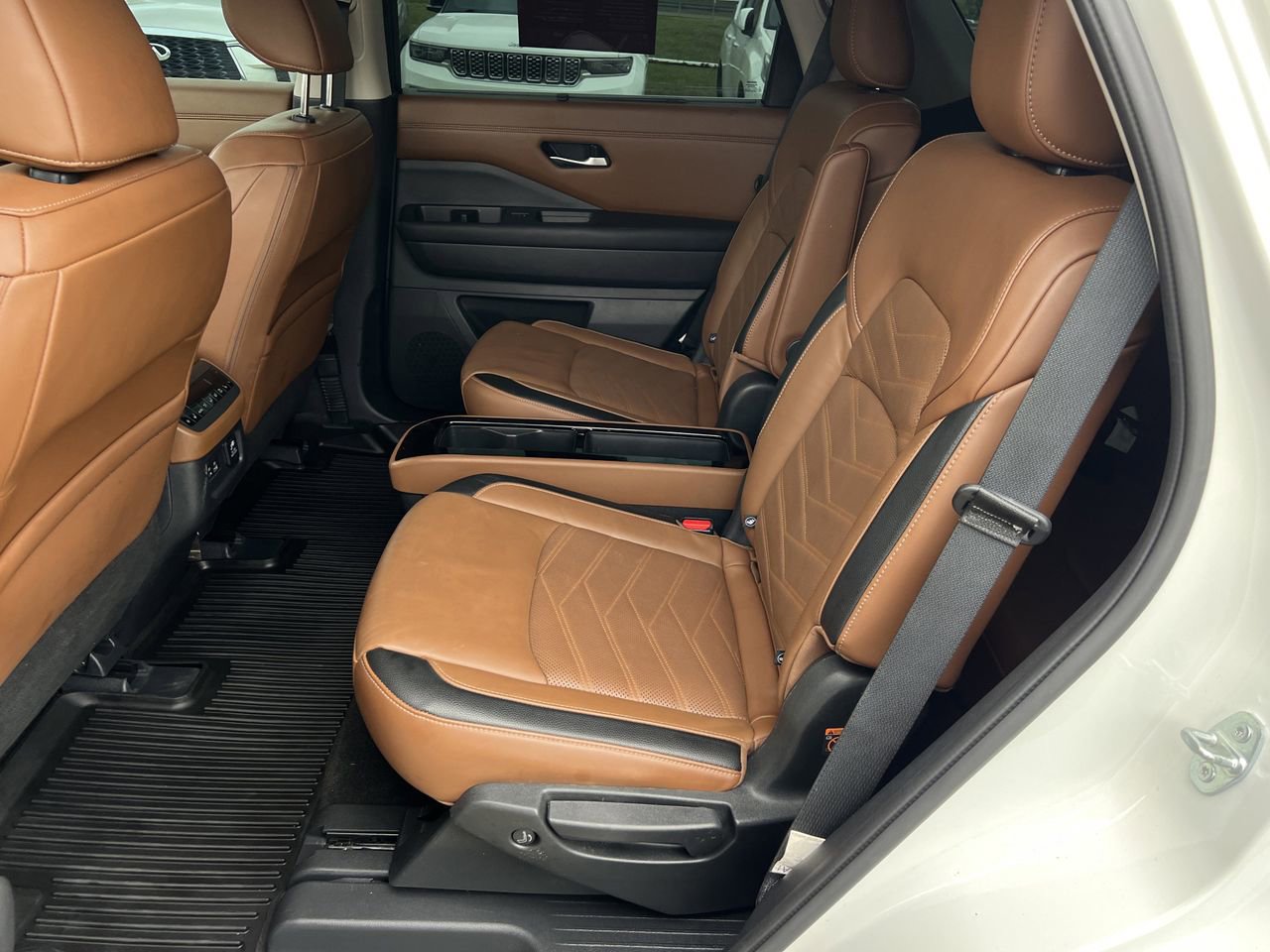 Certified 2024 Nissan Pathfinder Platinum FWD image 24
