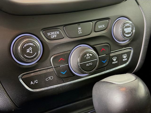 Used 2018 Jeep Cherokee Trailhawk w/ Quick Order Package 25L image 17