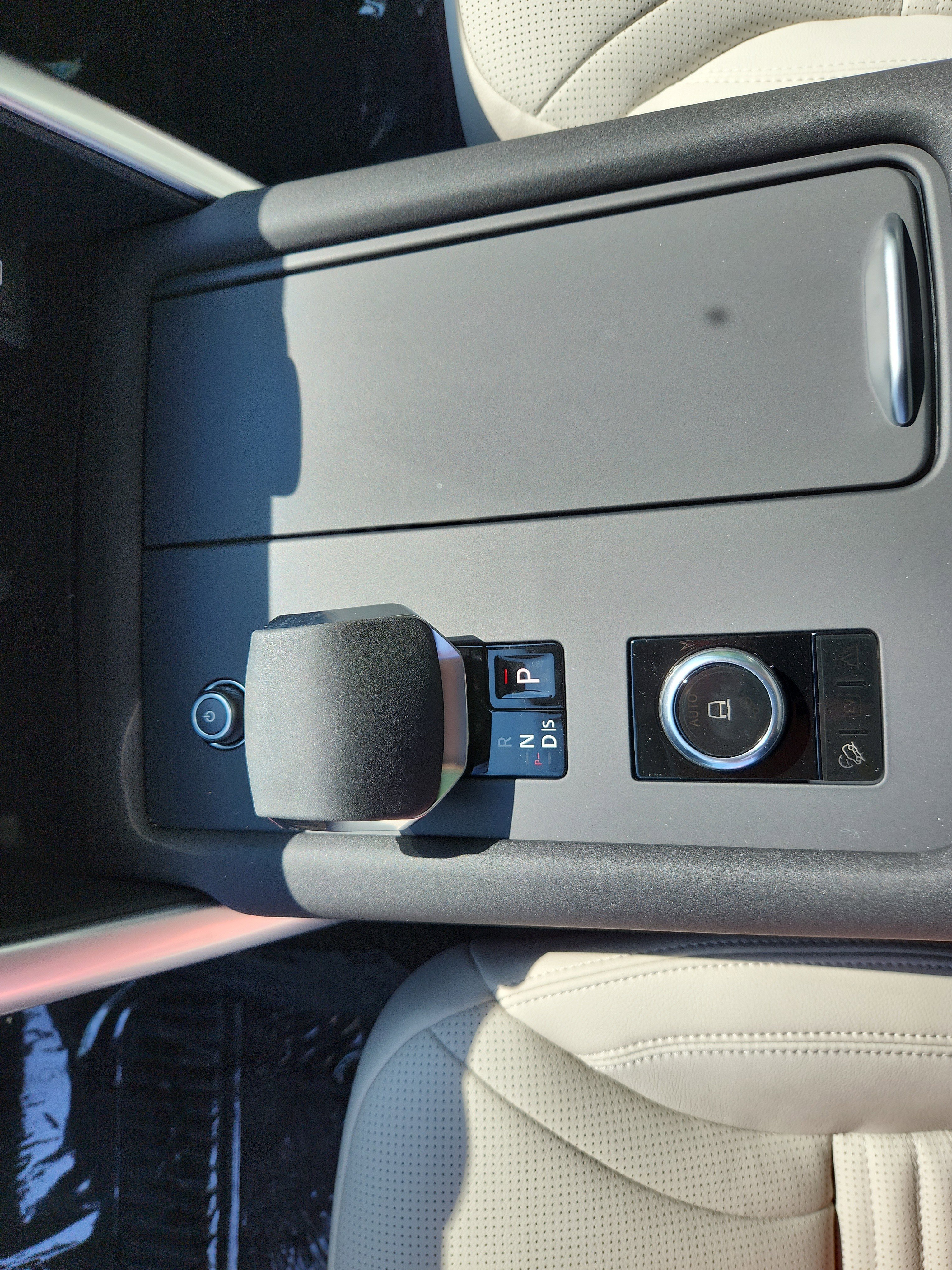 New 2025 Land Rover Discovery Dynamic SE image 16