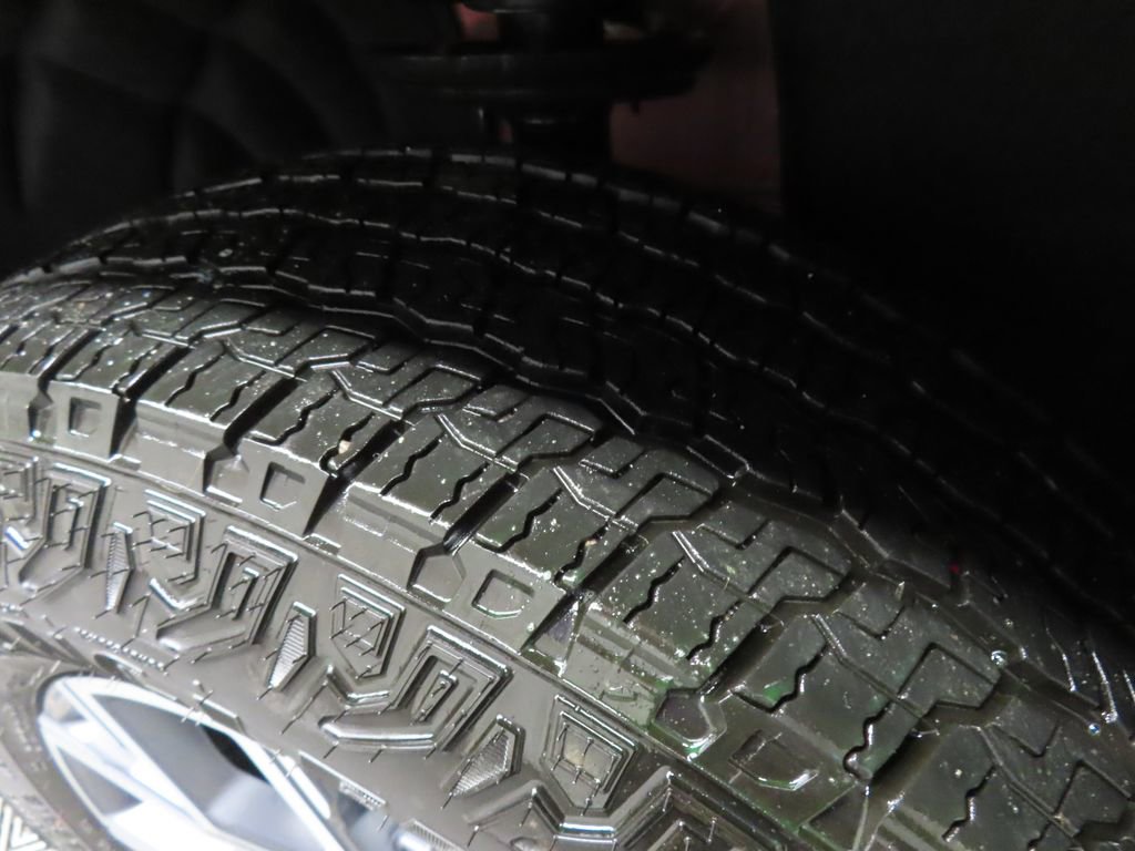 Used 2026 GMC Acadia AT4 w/ LPO, Floor Liner Package AWD/4WD image 9