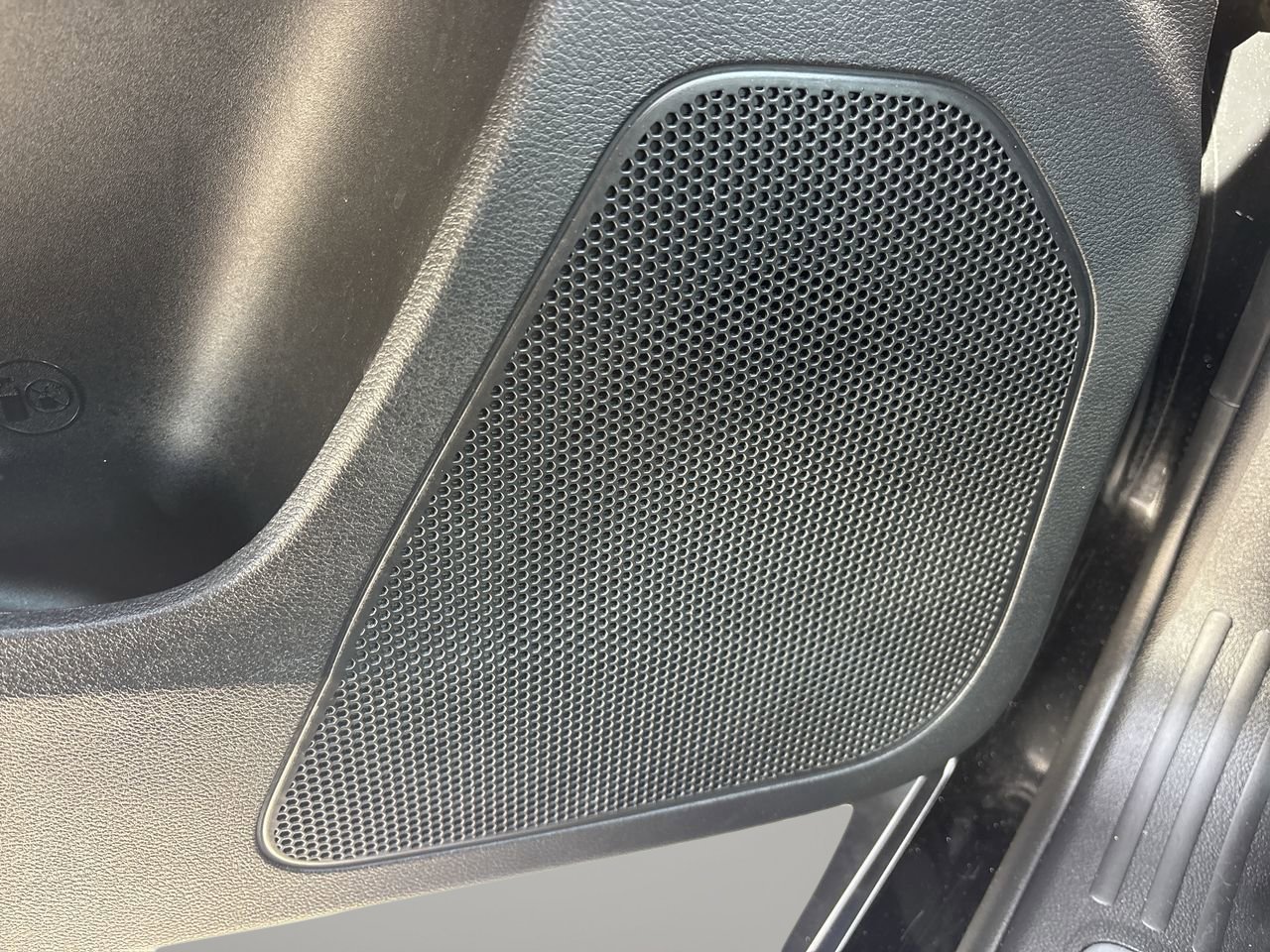 Used 2019 Jeep Cherokee Limited FWD image 18