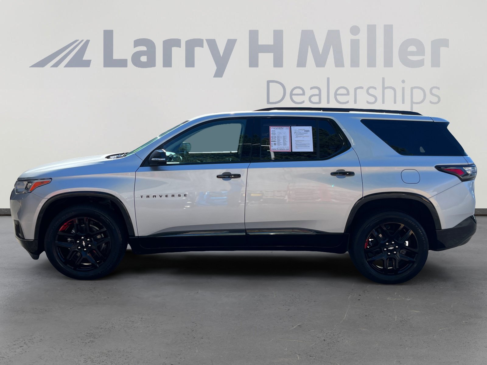 Used 2021 Chevrolet Traverse Premier w/ Redline Edition AWD/4WD image 2