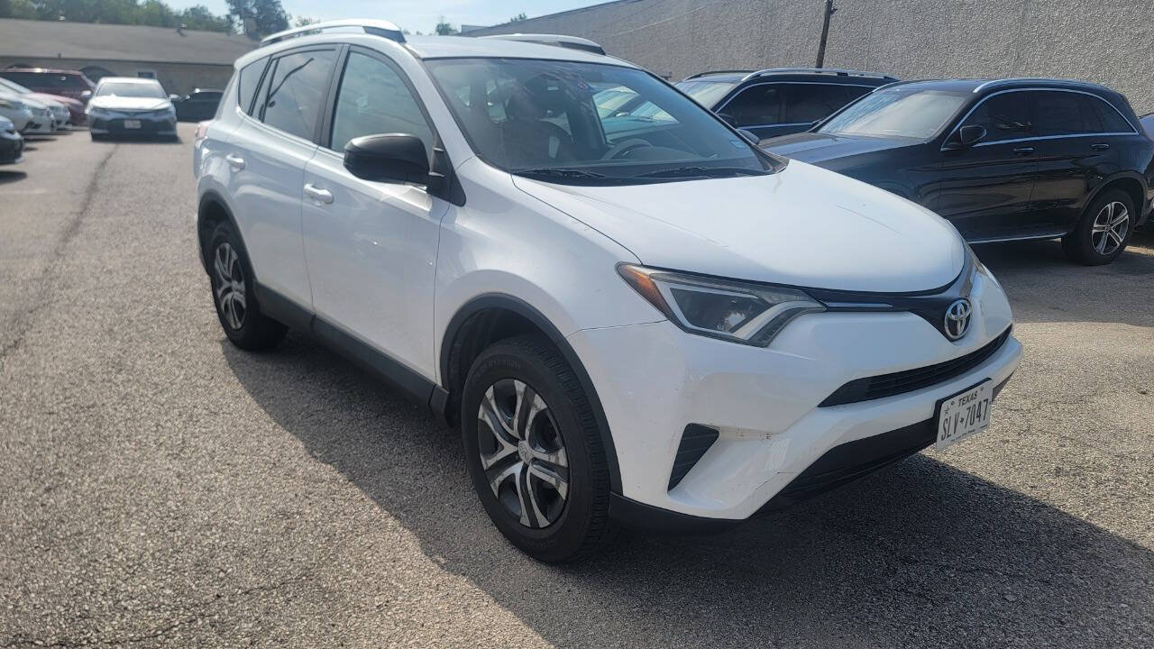 Used 2016 Toyota RAV4 LE FWD image 7