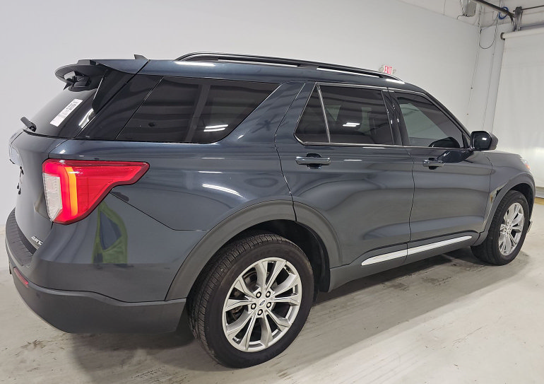 Used 2022 Ford Explorer XLT w/ Equipment Group 202A AWD/4WD image 3