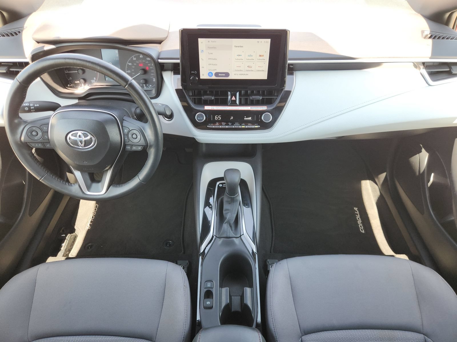 Used 2025 Toyota Corolla SE FWD image 30