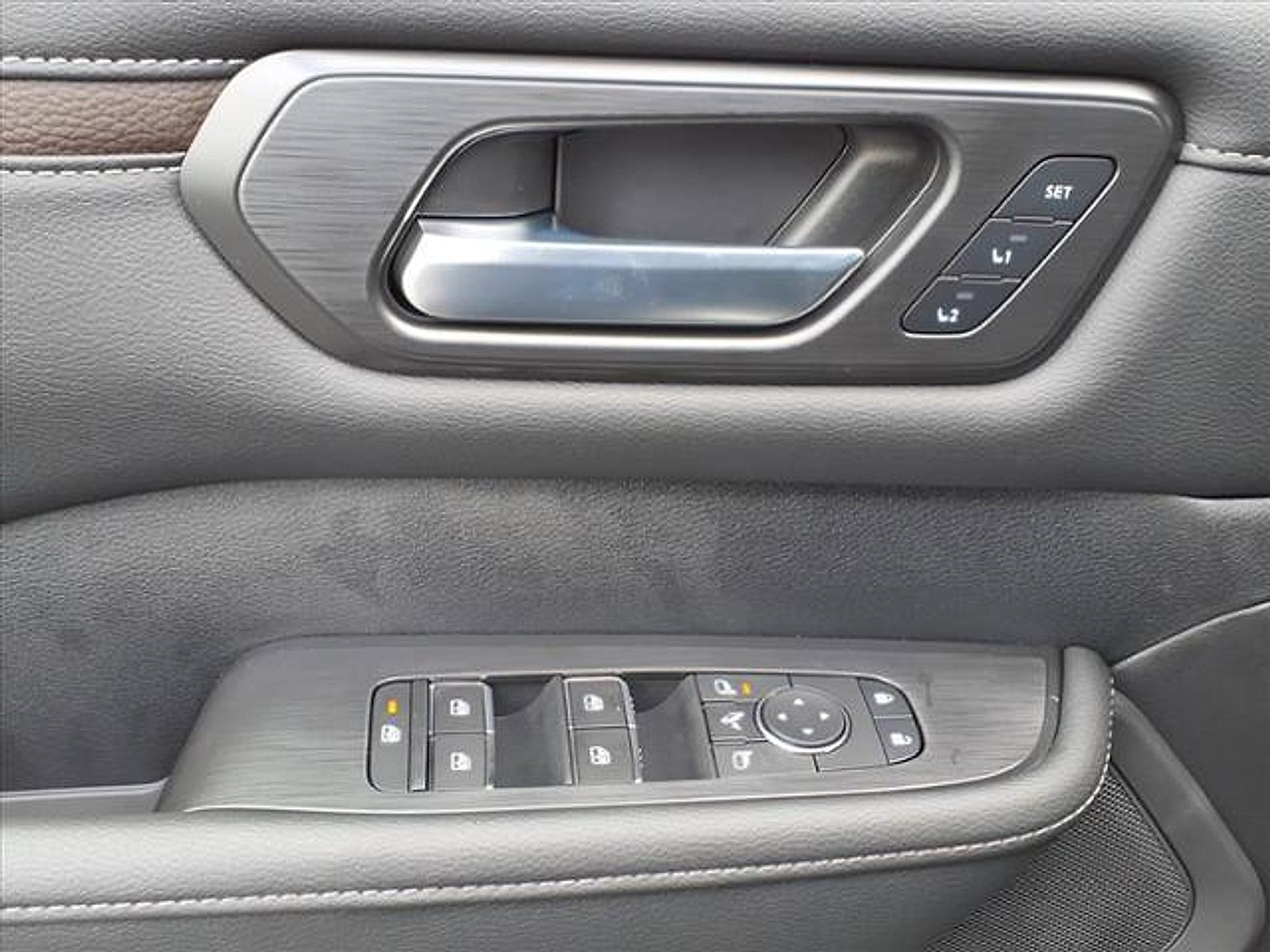 New 2026 Nissan Armada SL w/ Captain's Chari Seat Package image 24