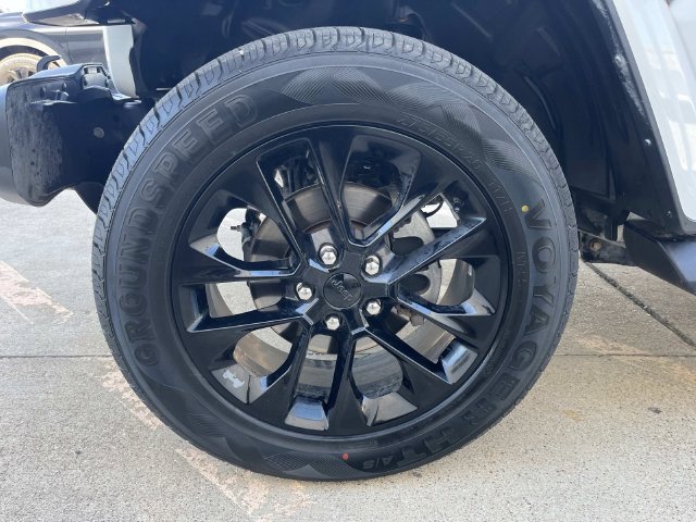 Used 2021 Jeep Wrangler Unlimited Sahara w/ Cold Weather Group AWD/4WD image 11