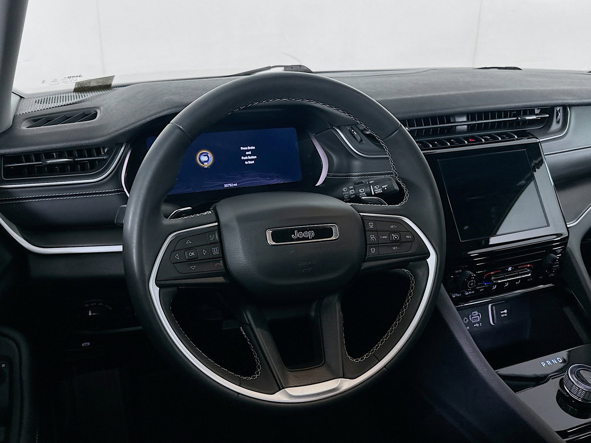 Used 2023 Jeep Grand Cherokee Laredo image 18