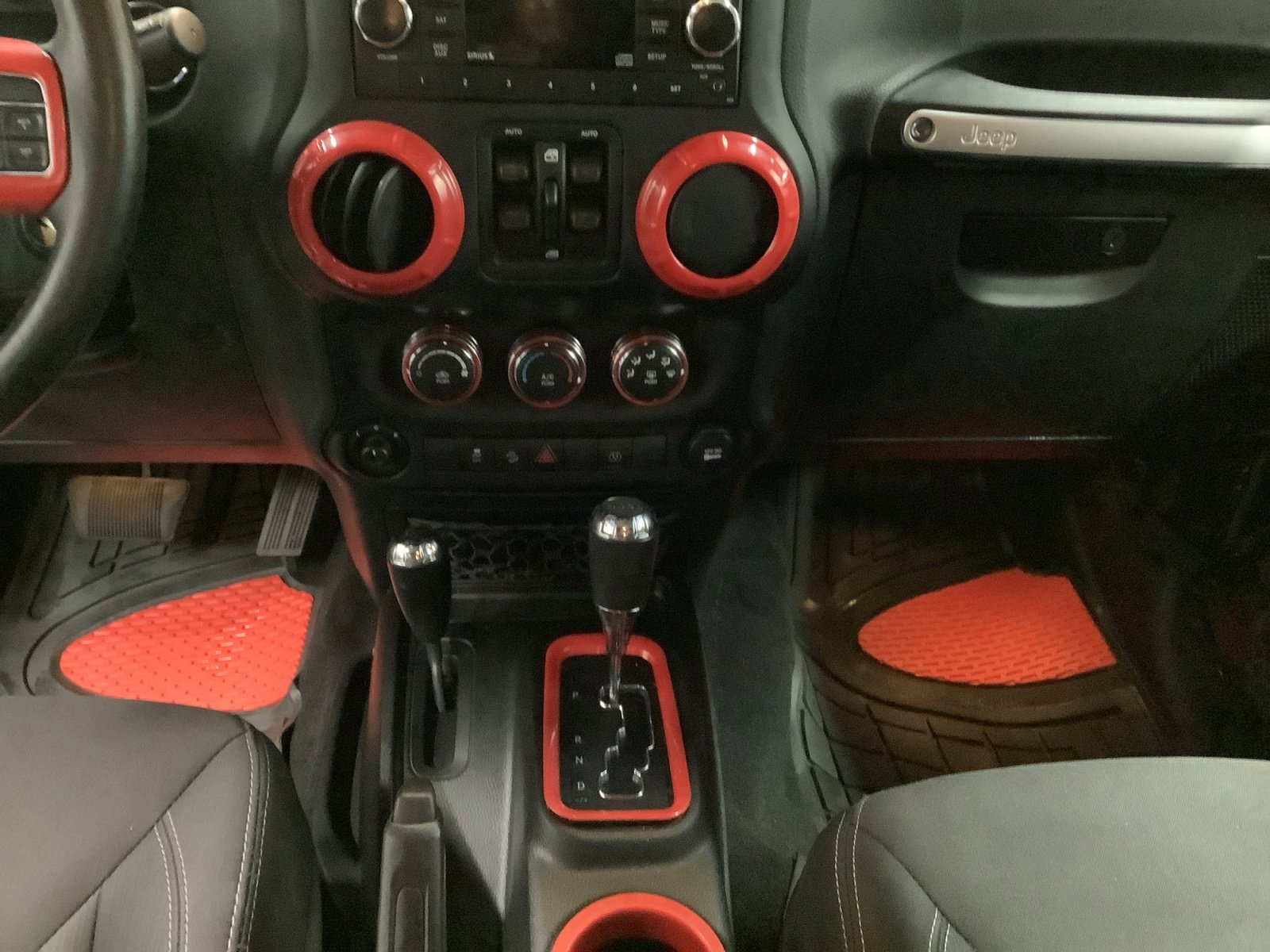 Used 2018 Jeep Wrangler Unlimited Sahara image 11