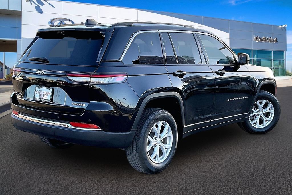 Used 2024 Jeep Grand Cherokee Limited w/ Luxury Tech Group II image 2