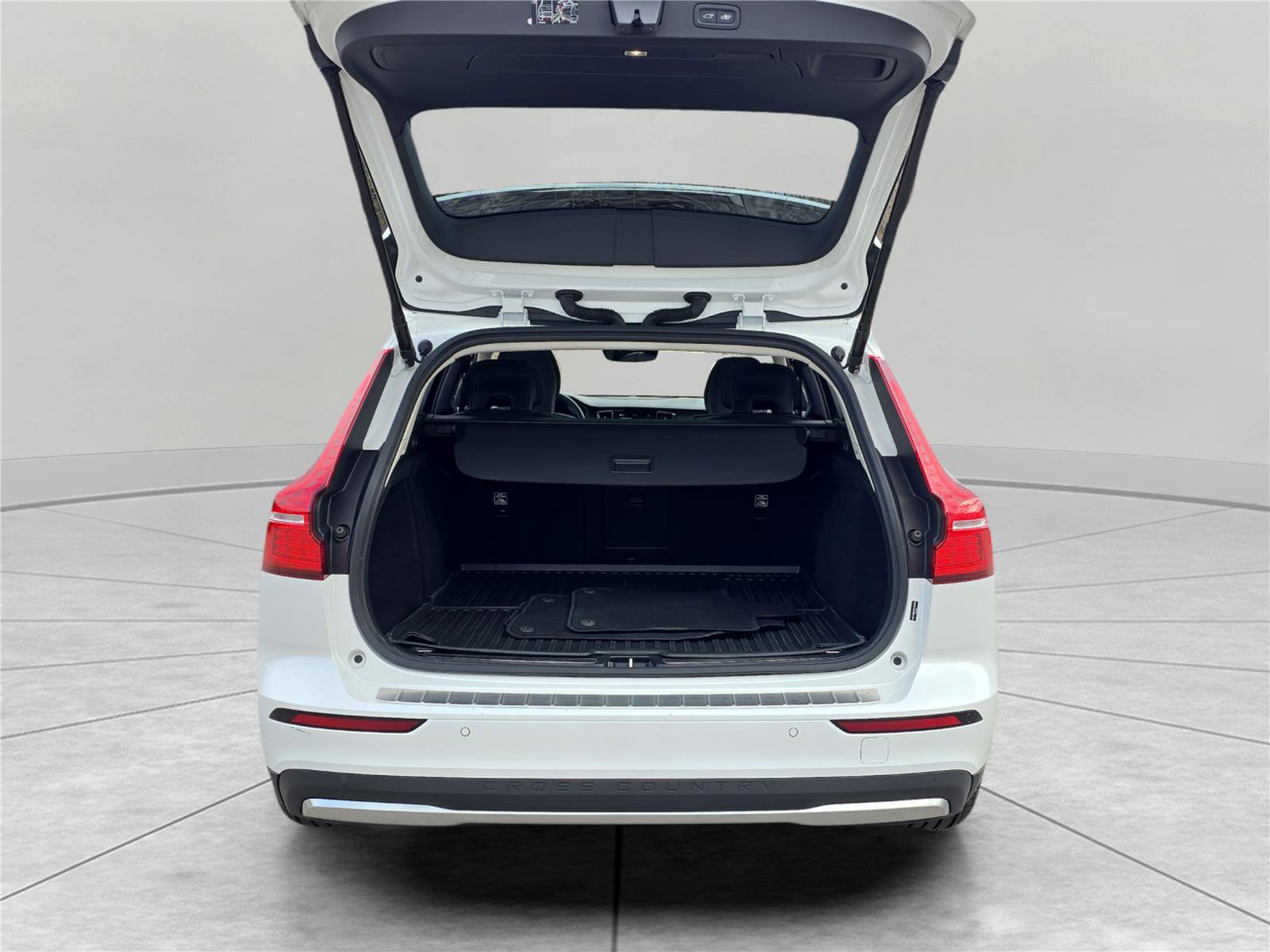 Used 2025 Volvo V60 B5 Cross Country Plus AWD/4WD image 24
