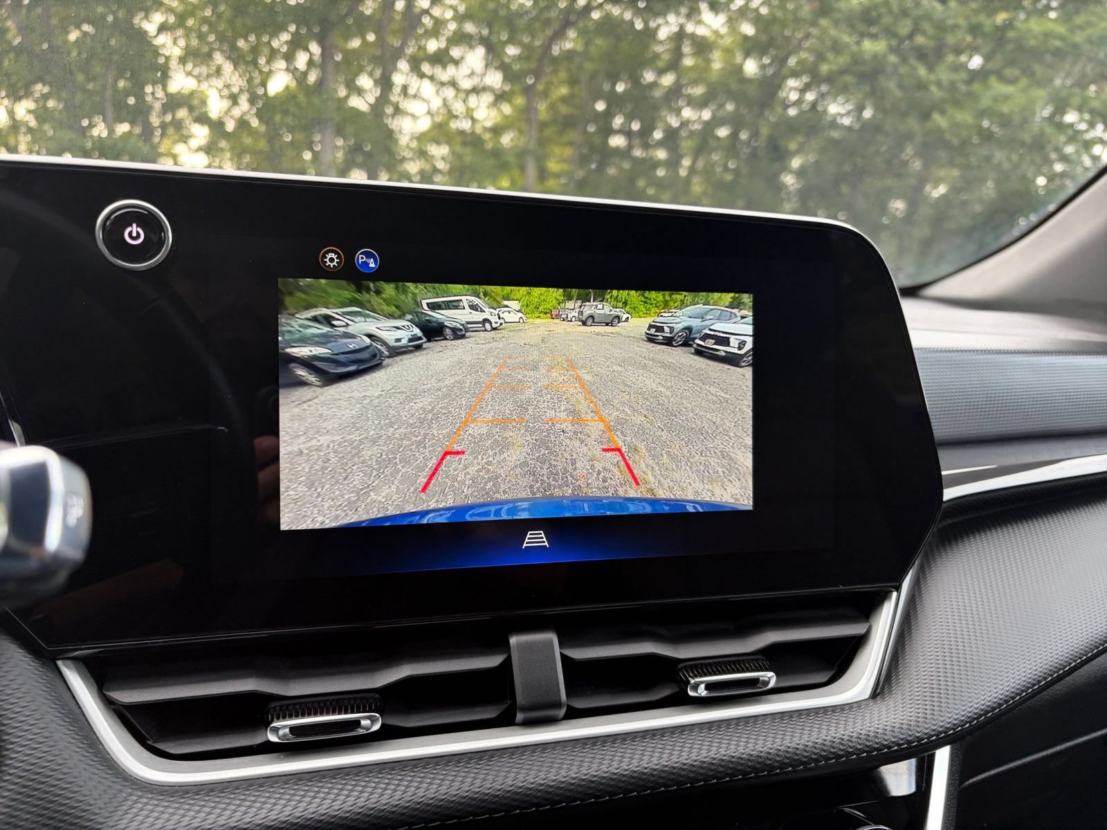 Used 2025 Chevrolet Equinox LT FWD image 24