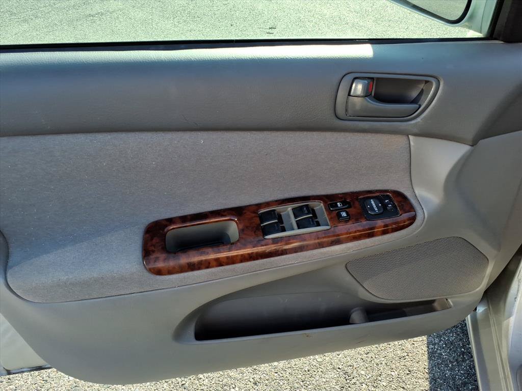 Used 2004 Toyota Camry LE FWD image 23