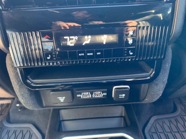 Used 2023 Jeep Wagoneer Series II AWD/4WD image 20