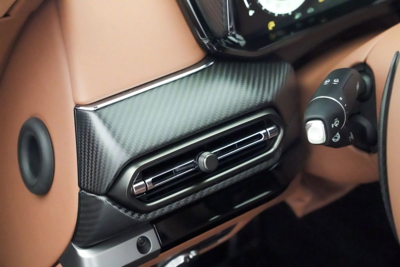 New 2026 Aston Martin V8 Vantage S RWD image 43