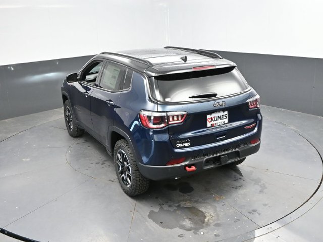 New 2026 Jeep Compass Trailhawk w/ Sun, Sound & Navigation Group AWD/4WD image 39