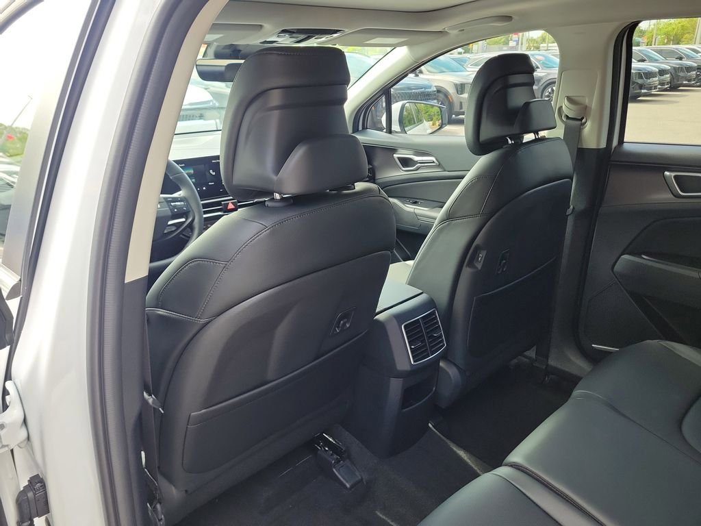 New 2026 Kia Sportage EX w/ EX Panorama Roof Package FWD image 17