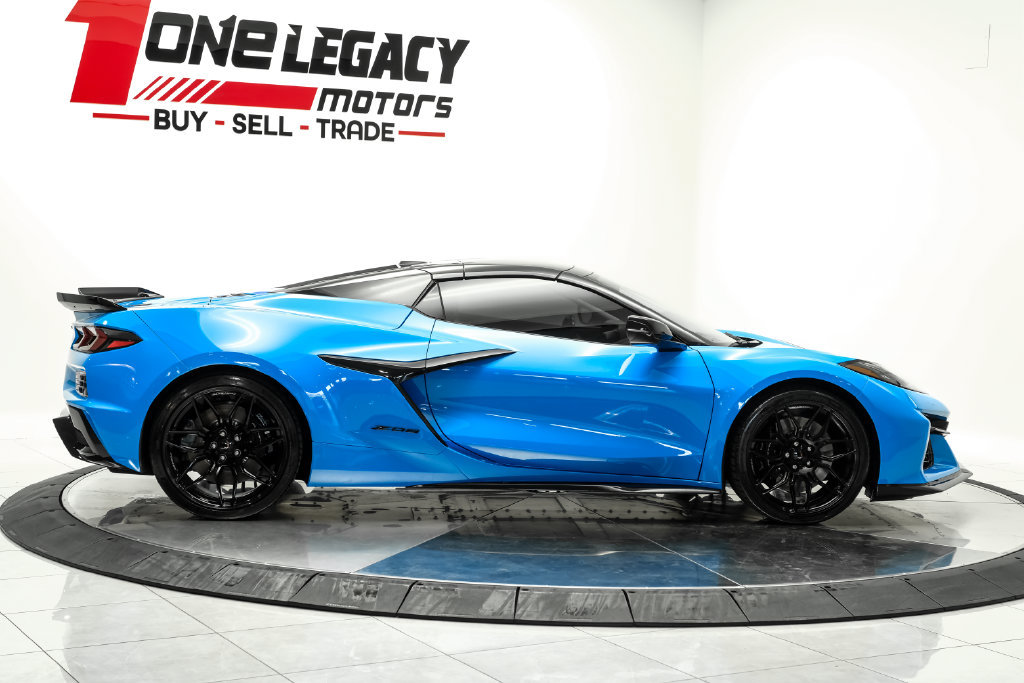 Used 2025 Chevrolet Corvette Z06 RWD image 12