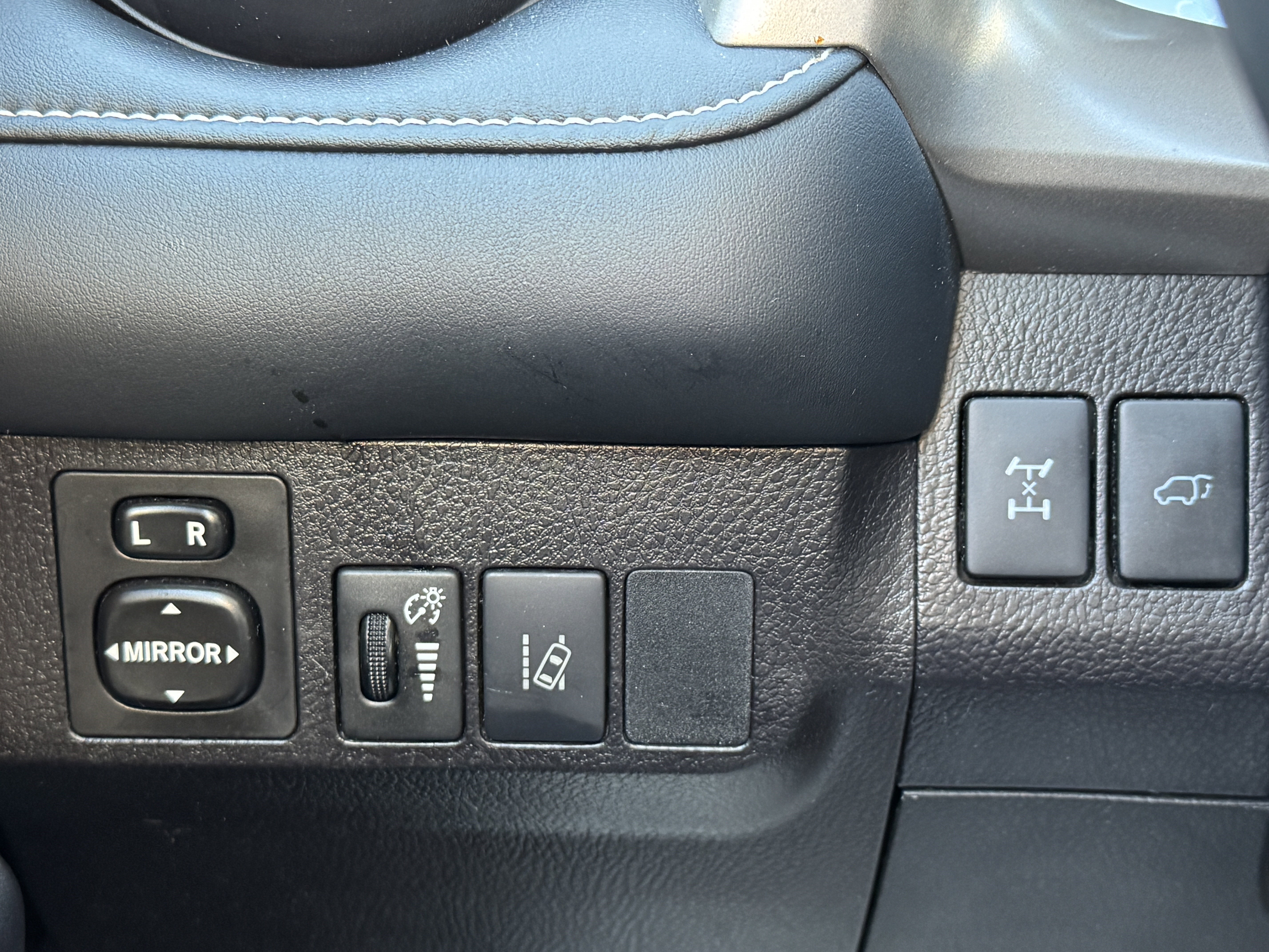Used 2018 Toyota RAV4 XLE AWD/4WD image 42