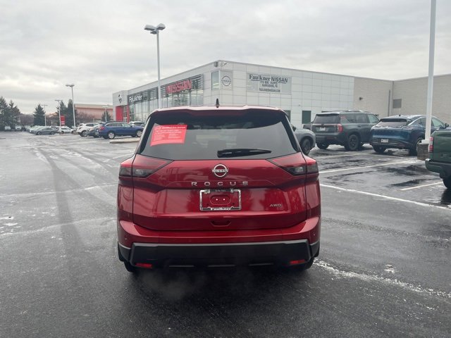 Used 2025 Nissan Rogue S image 6