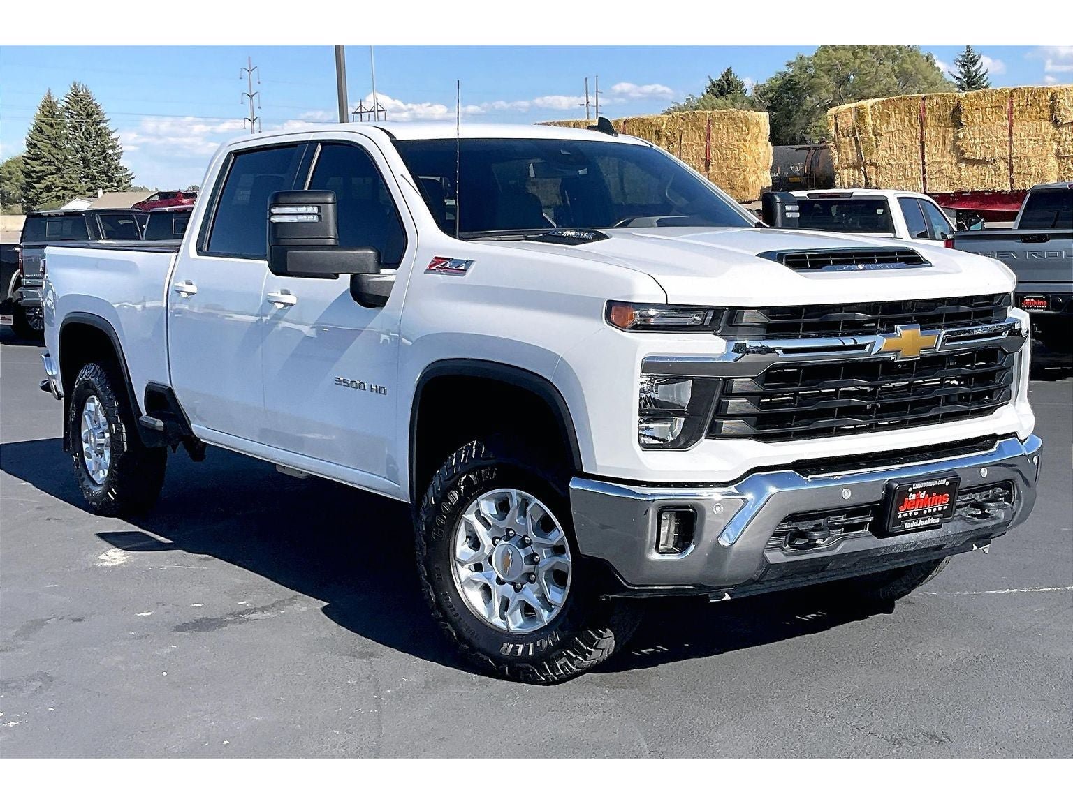 Used 2025 Chevrolet Silverado 3500 LT w/ Safety Package AWD/4WD image 2