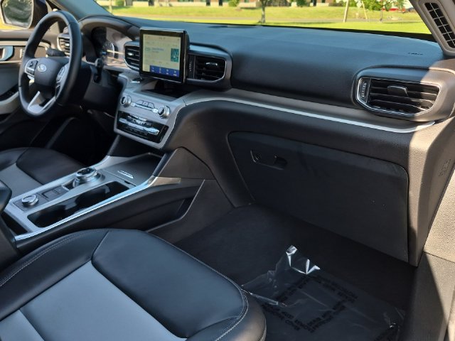 Used 2024 Ford Explorer XLT w/ Equipment Group 202A AWD/4WD image 35
