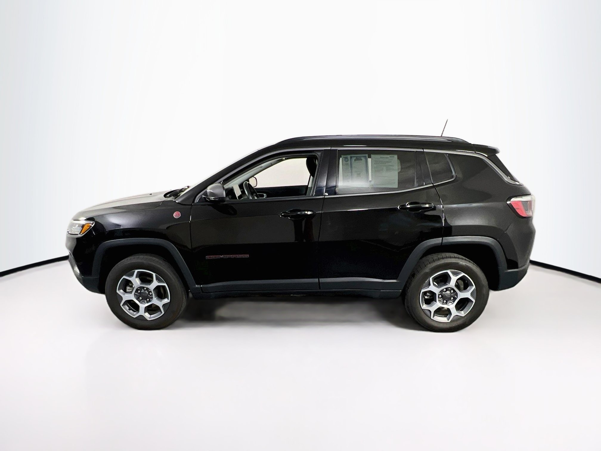 Used 2022 Jeep Compass Trailhawk w/ Trailhawk Convenience Group AWD/4WD image 8