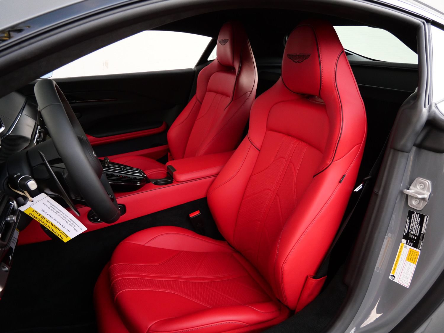 Used 2025 Aston Martin V8 Vantage Coupe RWD image 5