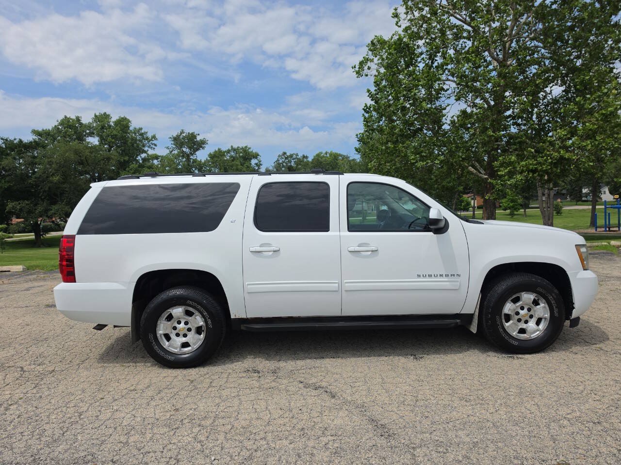 Used 2012 Chevrolet Suburban LT AWD/4WD image 7
