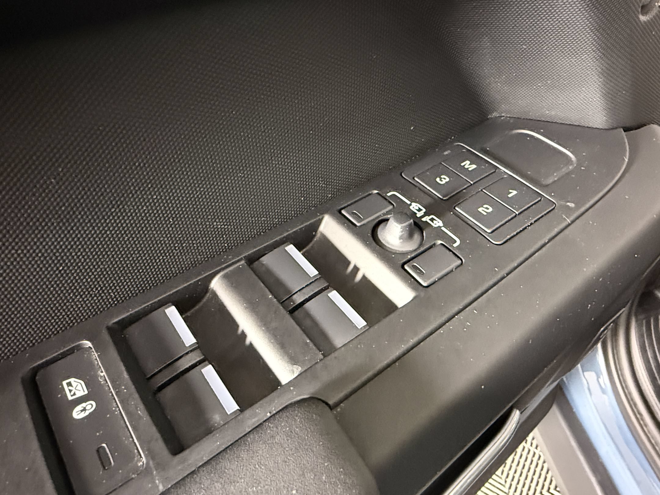 Used 2025 Land Rover Defender 110 S AWD/4WD image 12