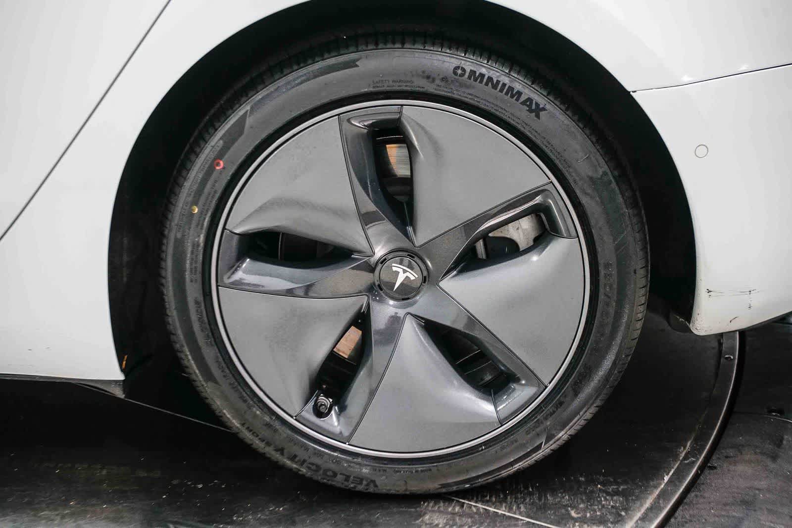 Used 2020 Tesla Model 3 Standard Range RWD image 10