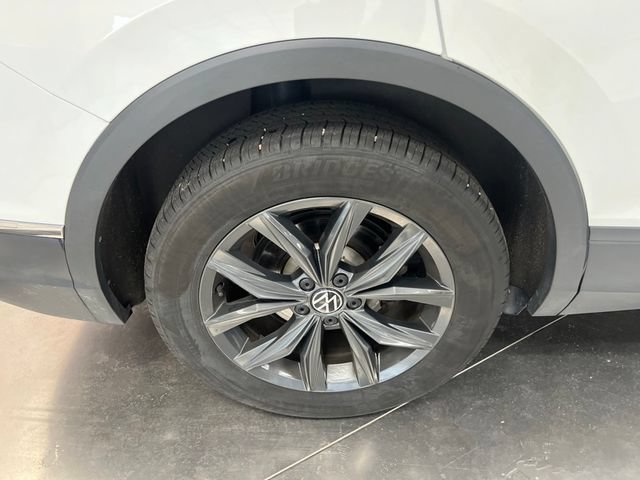 Used 2024 Volkswagen Tiguan SE AWD/4WD image 10
