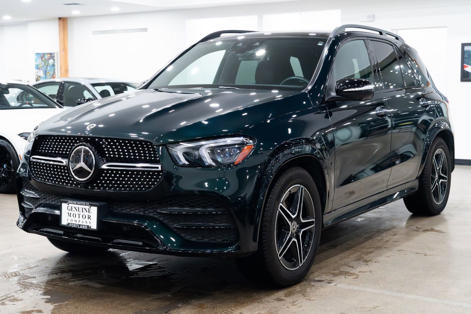 Used 2021 Mercedes-Benz GLE 350 4MATIC w/ AMG Line Exterior image 1