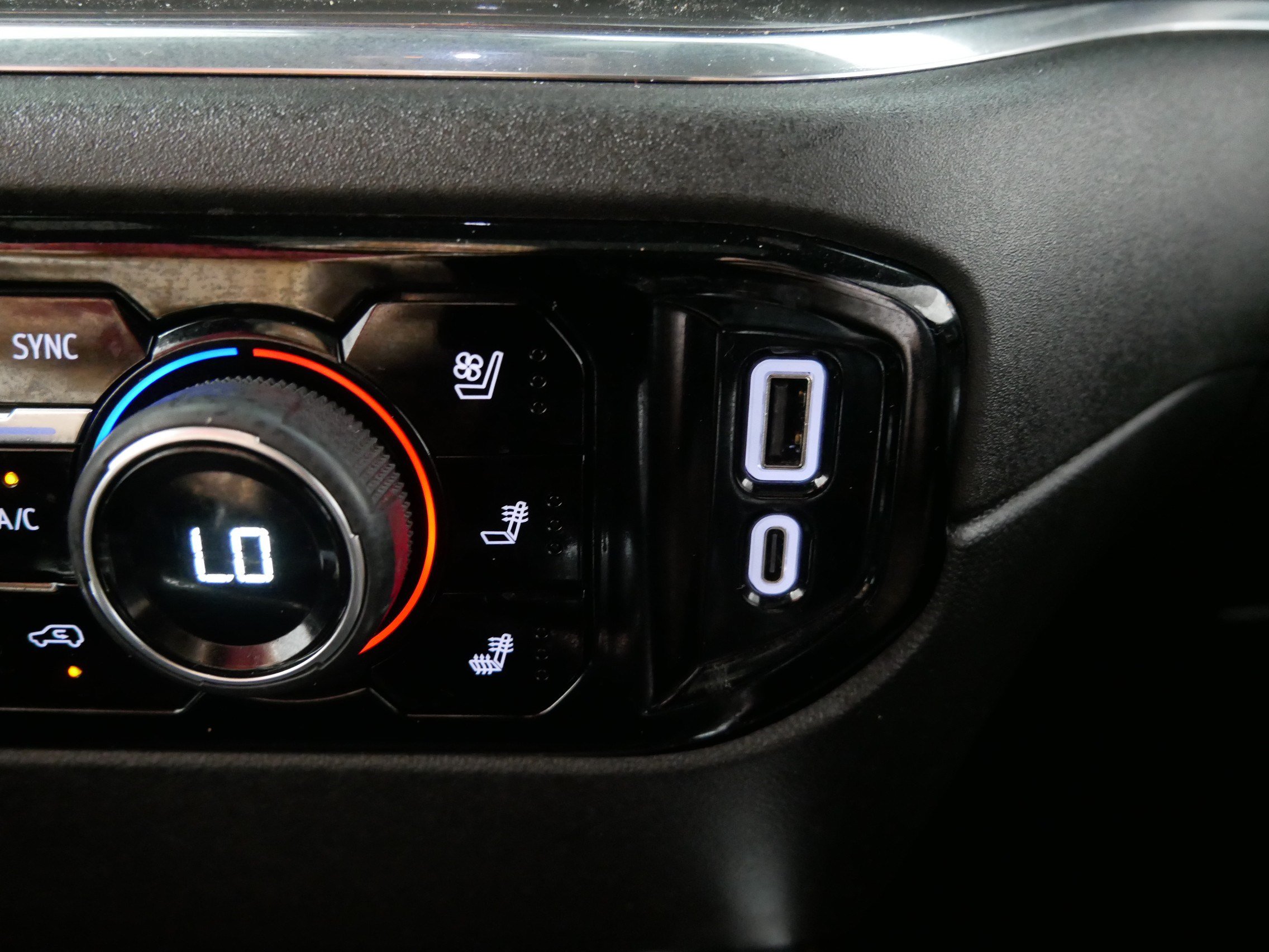 Used 2024 Chevrolet Silverado 2500 High Country w/ High Country Premium Package AWD/4WD image 31